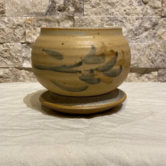 🇨🇦Hand-Thrown Stoneware Lidded Jar Brushstrokes - Picture 9 of 12